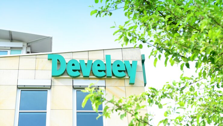 Gebäude mit Develey-Logo in Unterhaching – Zugang zur Mediathek mit Presseinformationen und Bildmaterial